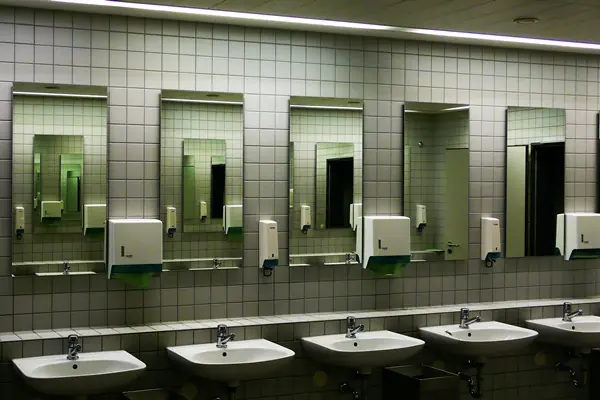 restroom-cleaning-webp